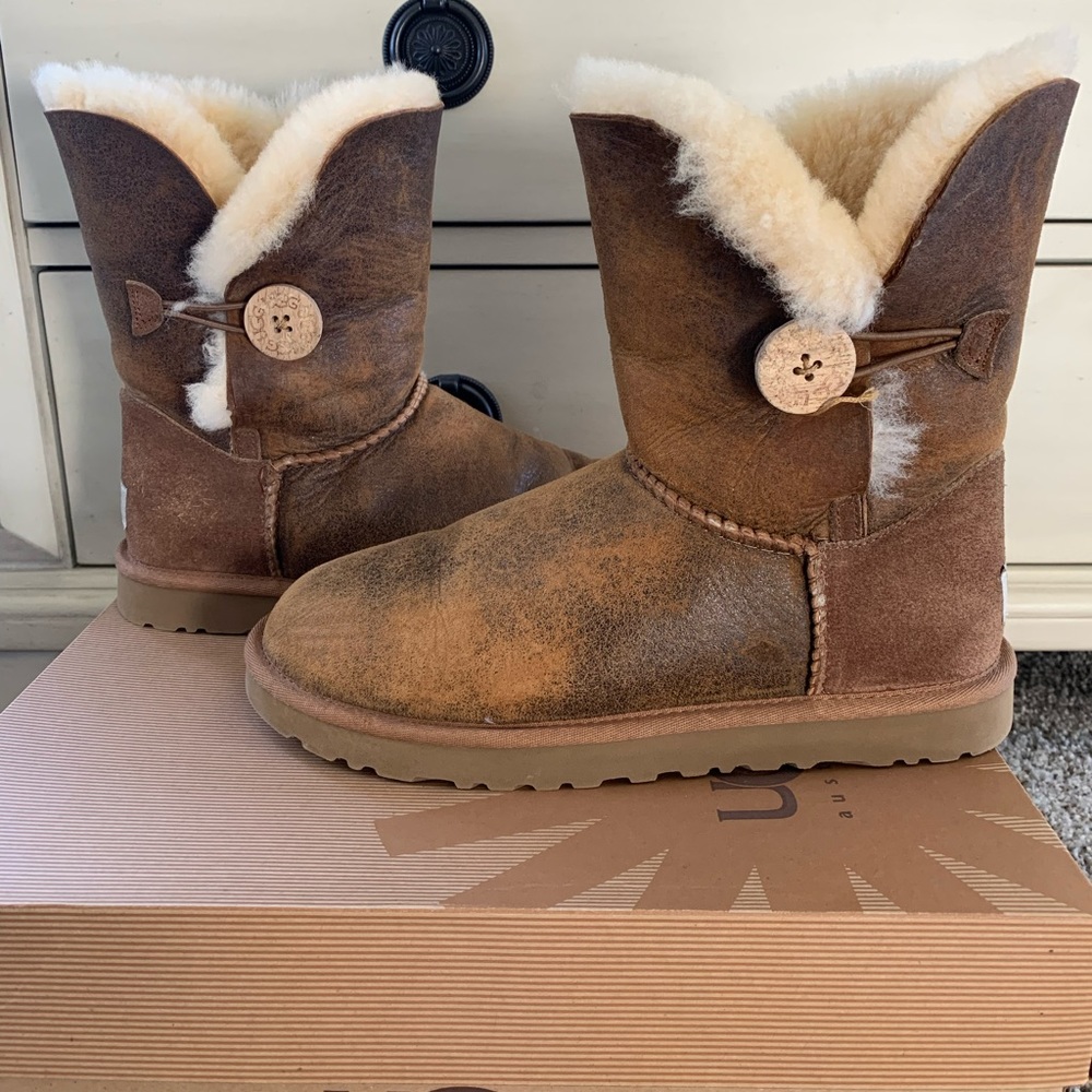Ugg Boots- Women’s Size 8- Bailey Button Bomber